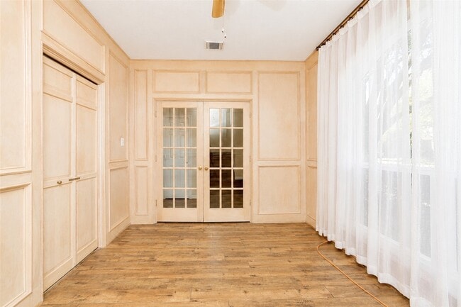 Building Photo - 1727 Park Forest Dr
