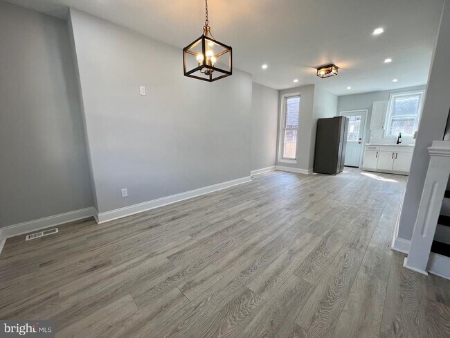 Building Photo - 5744 Delancey St