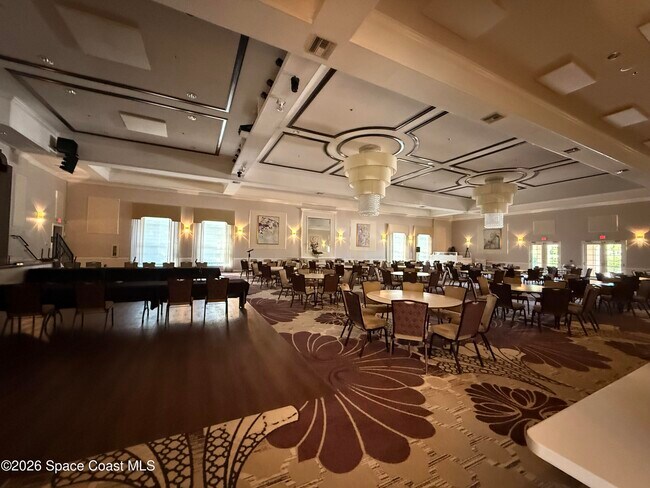 Building Photo - 633 NW Whitfield Way