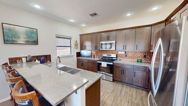 Building Photo - 3-Bedroom/2.5-Bathroom in Alamogordo, NM