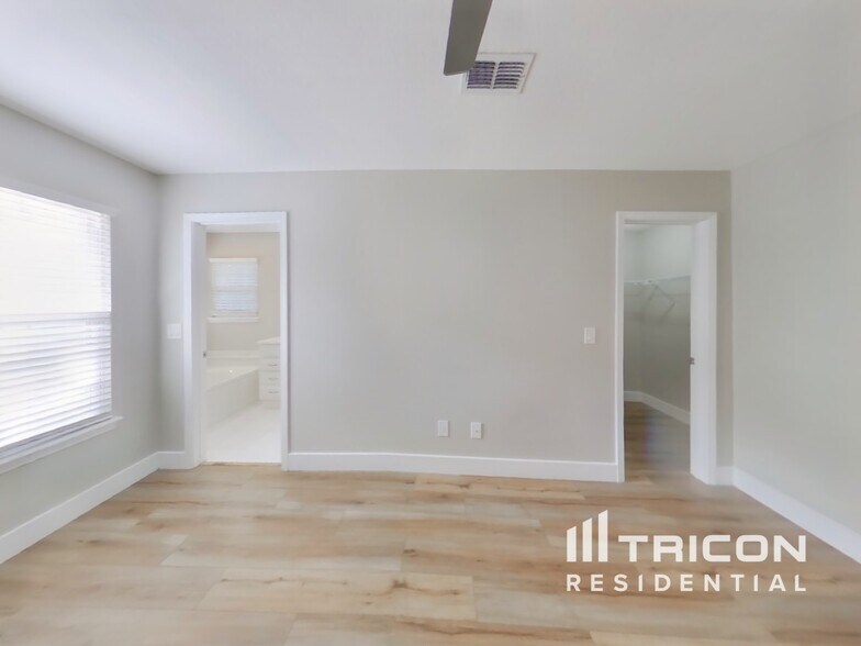 Building Photo - 84092 St James Ct