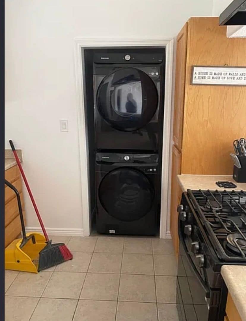 Building Photo - 880 Coral Reef Dr