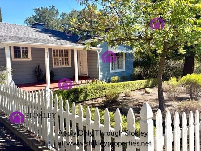 Building Photo - 2234 Oakvale Rd