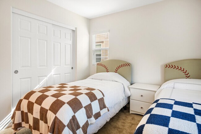 Building Photo - 520 Calle Vibrante