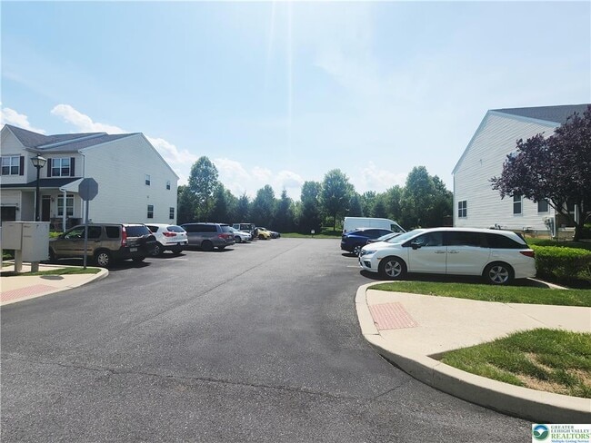Building Photo - 950 King Way