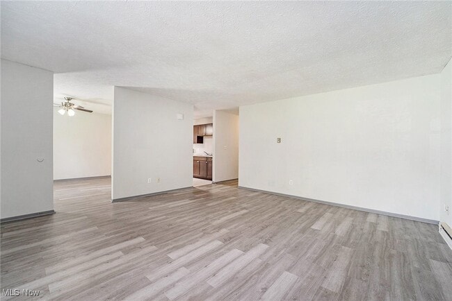 Building Photo - 1492 Ansonia Ave