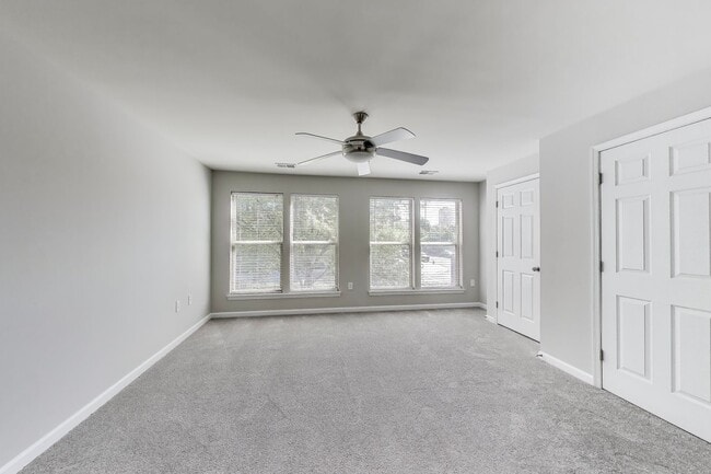 Building Photo - Elegant 3 bedroom, 2.5 bath townhome in Crown Farm