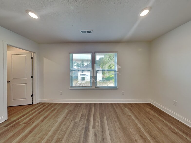 Building Photo - 319 Pne Hl Ct