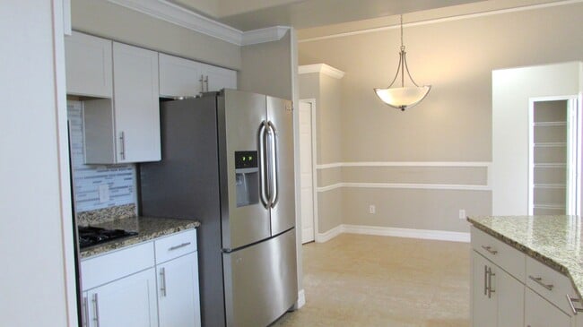 Building Photo - 1326 SW Briarwood Dr