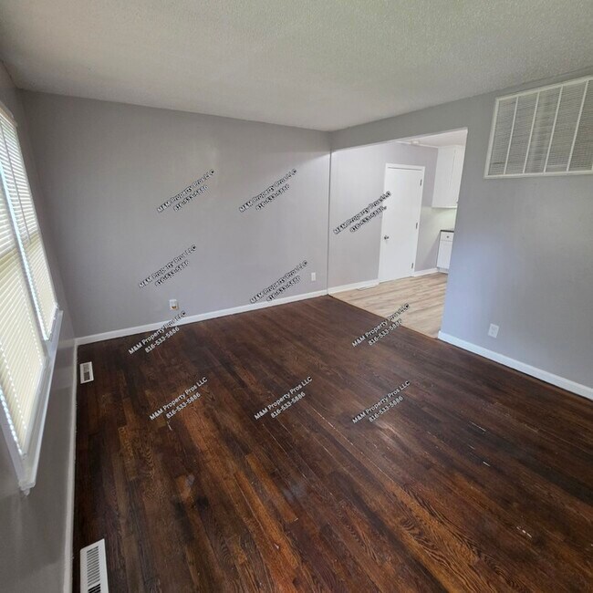 Building Photo - Beautiful 3 bedrooms and 1 bath home located on N 82nd St in Kansas City, KS