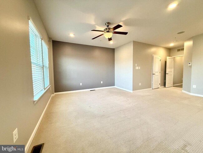 Building Photo - 6491 Jack Linton Dr S