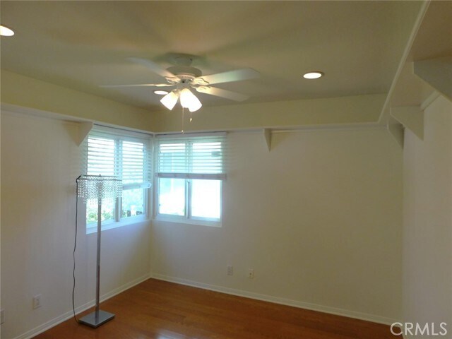 Building Photo - 7 Lakeview