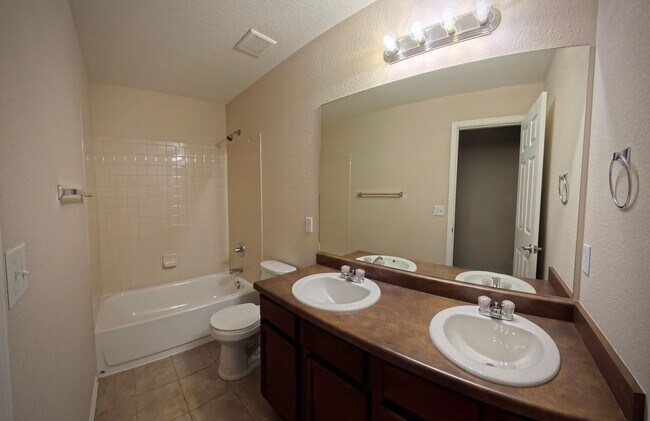 Building Photo - 3408 Kingfisher Nest Grove