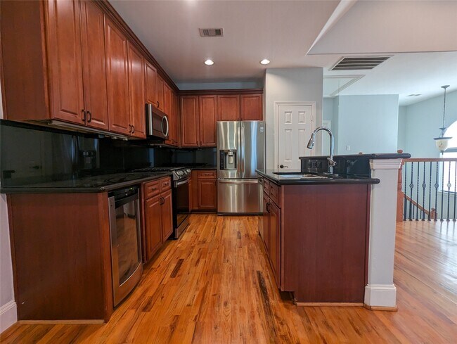 Building Photo - 330 Cage St