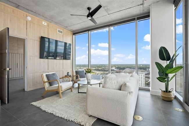 Building Photo - 777 N Ashley Dr