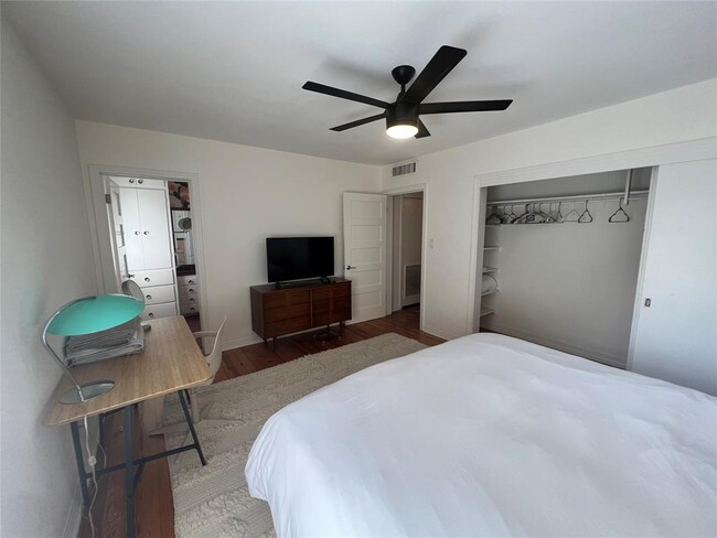 Building Photo - 1511 Chelsea Ln