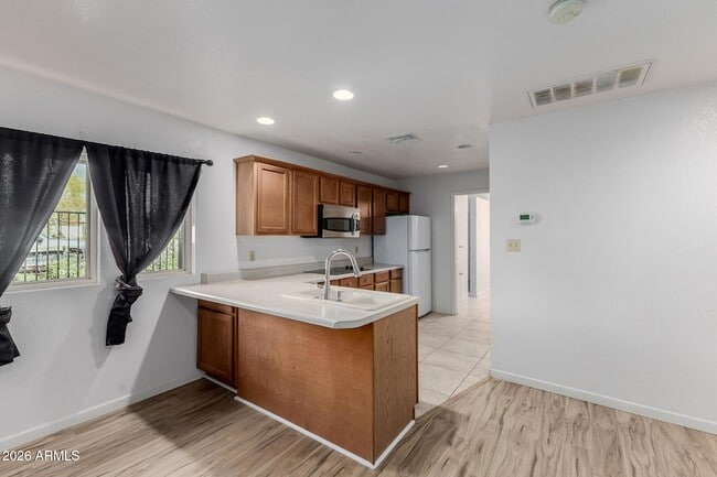 Building Photo - 6140 E Peak View Rd