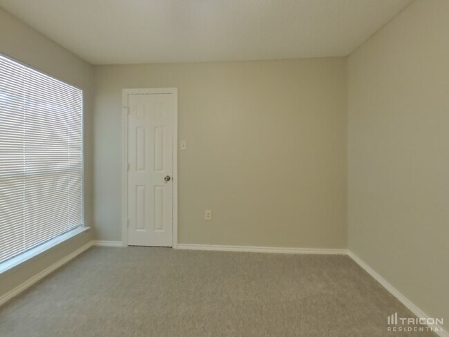 Building Photo - 934 Robinwood Dr