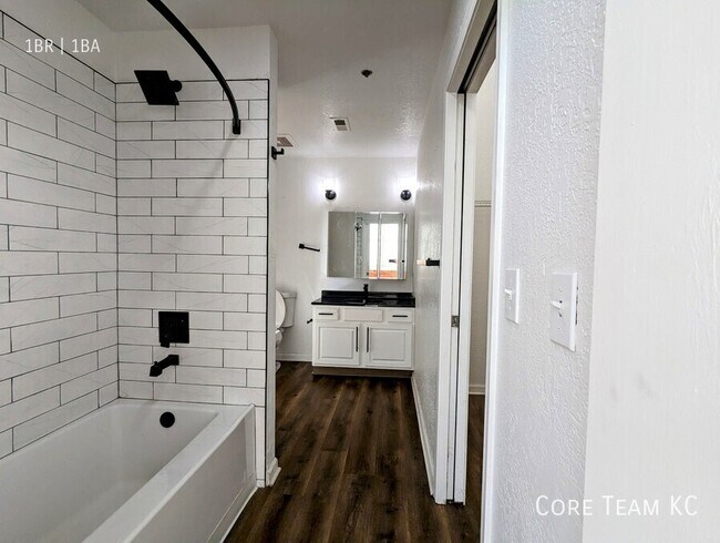 Building Photo - 934 Broadway Blvd