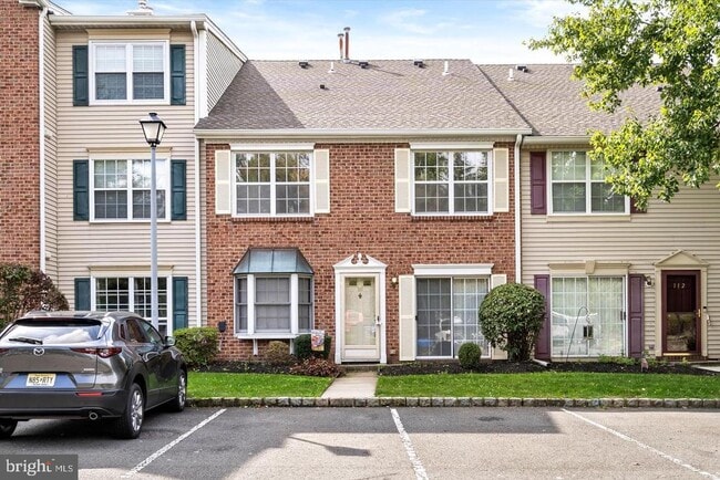 Building Photo - 110 Versailles Ct