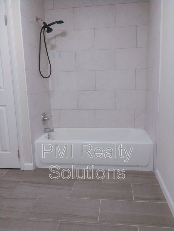 Building Photo - 913 N Creek Ave