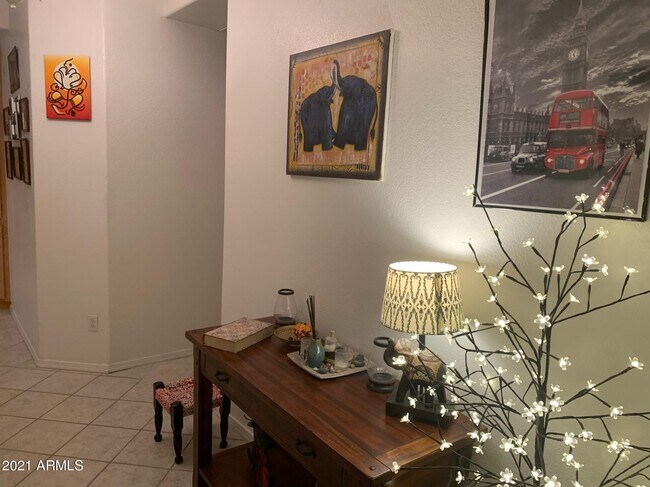 Building Photo - 1190 N Meadows Dr