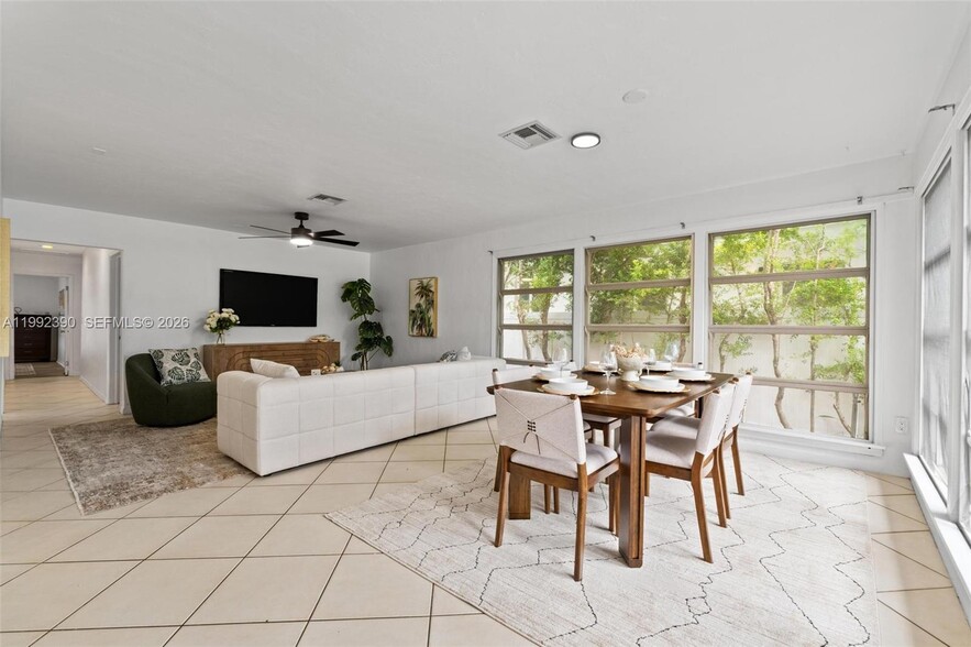 Building Photo - 1443 Hollywood Blvd