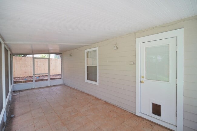 Building Photo - 2029 Ascot Way