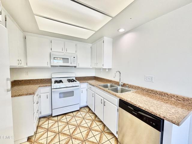 Building Photo - 4911 Catamaran St