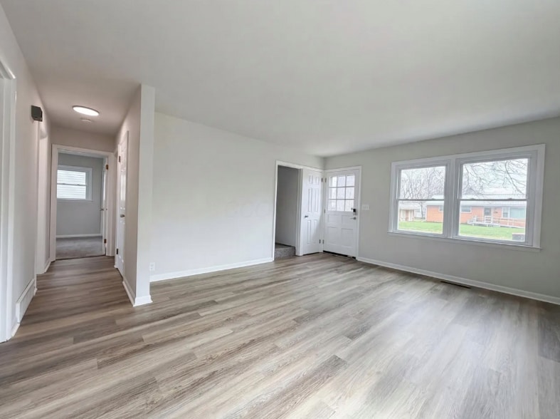 Building Photo - 413 Sherwood Dr W