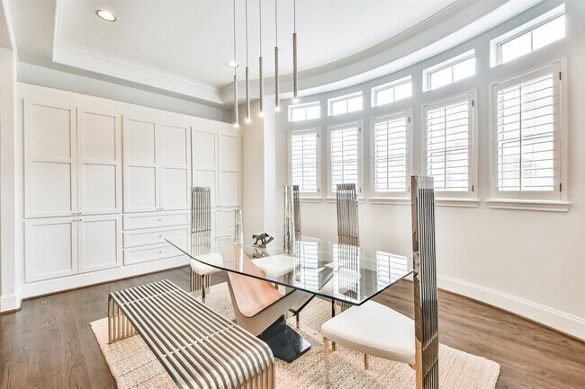 Building Photo - 4736 Post Oak Timber Dr