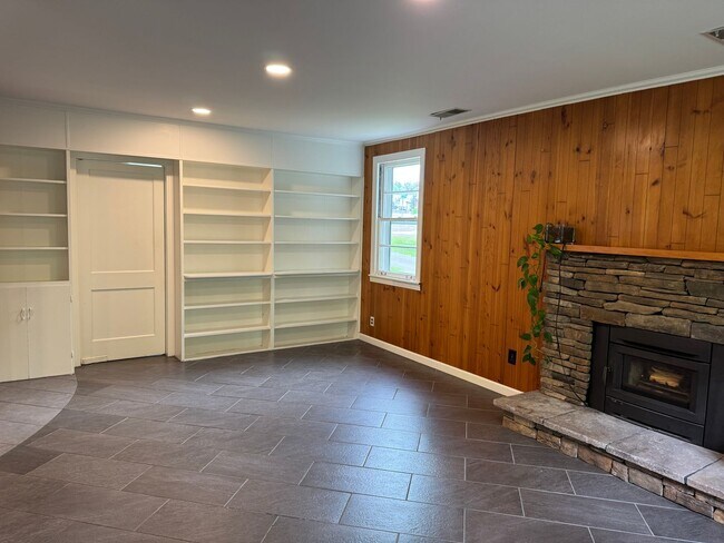 Building Photo - Updated 3BR/2BA home in South Nashville!