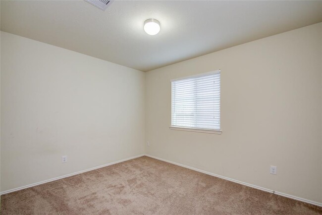 Building Photo - 1434 Daffodil Rd