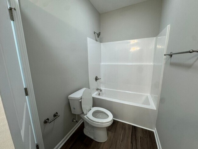 Building Photo - 228 E Render St