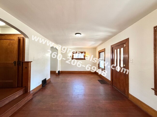 Building Photo - 3 Bedroom House