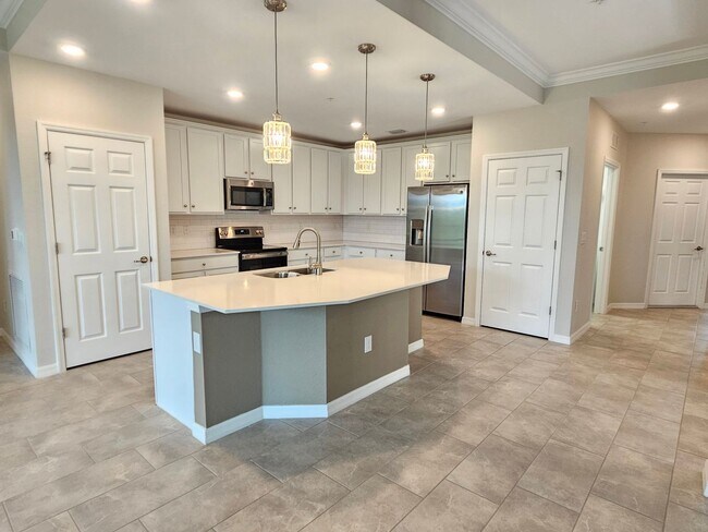Building Photo - Annual Unfurnished 2 Bedroom 2 Bathroom First Floor Condo with 1 Car Garage in Sarasota National!