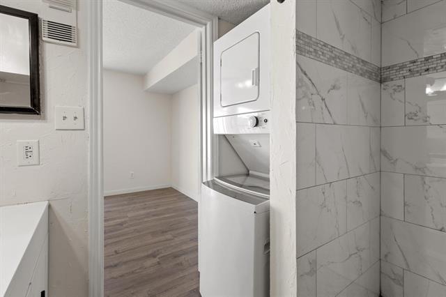 Building Photo - 2301 Balsam Dr