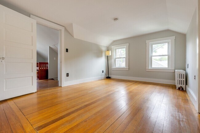 Building Photo - 278 Cabot St