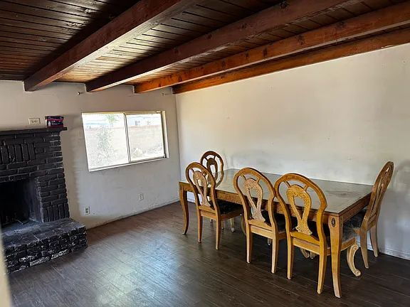 Building Photo - Large 5 bedroom single story ranch house