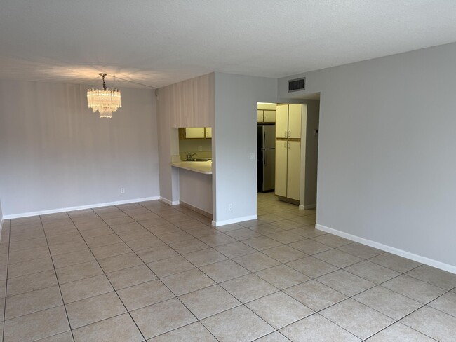 Building Photo - 1107 Green Pine Blvd