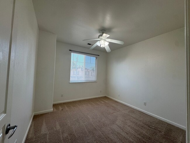 Building Photo - 5781 E Kaviland Ave