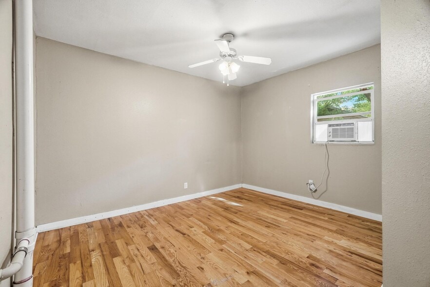 Building Photo - 1125 Pecan St