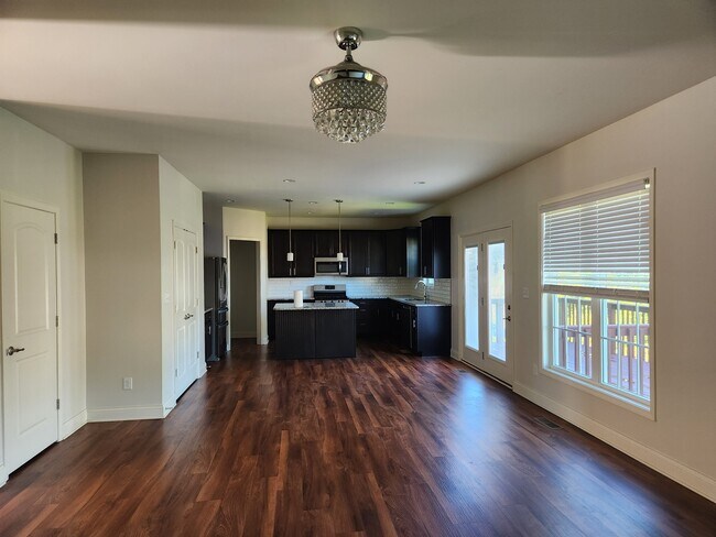 Building Photo - 16613 Rockcrest View Ln