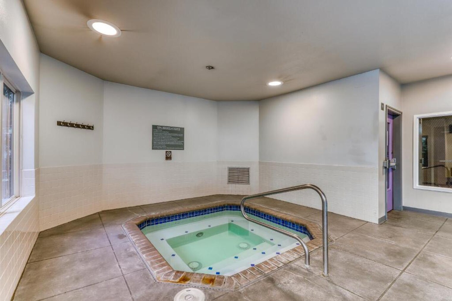 Building Photo - 2415 2nd Ave