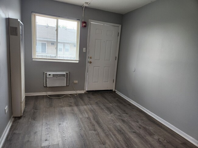 Building Photo - 3331 Commercial Unit 10