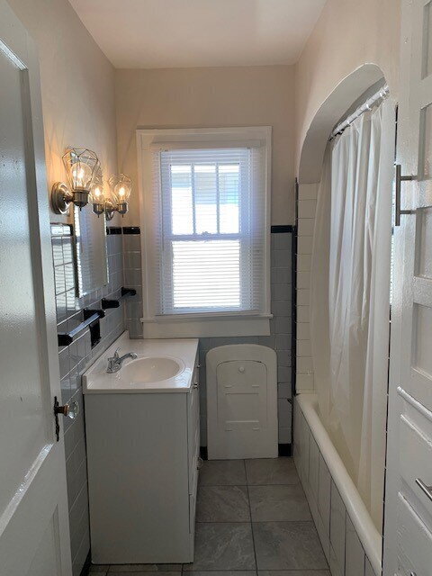 Building Photo - NEAR EASTSIDE 2BR BUNGALOW RECENTLY UPDATED!