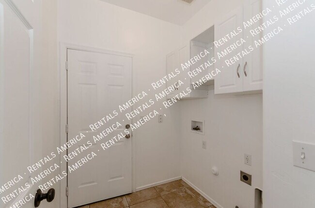 Building Photo - 10427 E Rita Ranch Crossing Cir