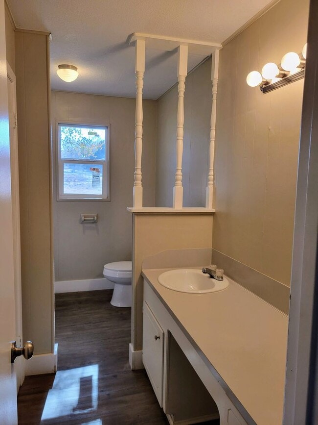 Building Photo - Recently Updated 3 Bed 2 Bath in Gun Barre...