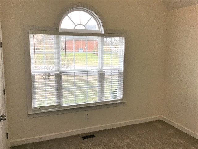 Building Photo - 560 Summit Way