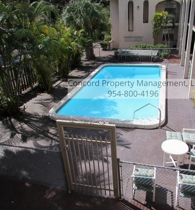 Building Photo - 2 Bedroom, 1.5 Bathroom Apartment with Poo...